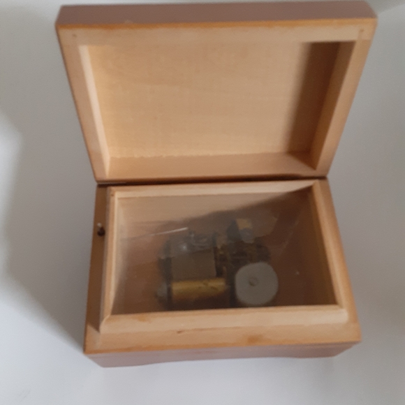 Vtg Thorens small wood music  box - Picture 6 of 11